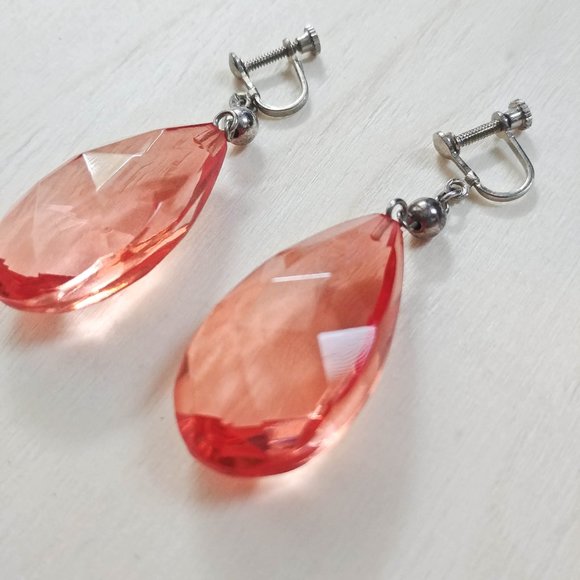 70s Vintage Teardrop Peachy Crystal Earrings - Picture 3 of 3